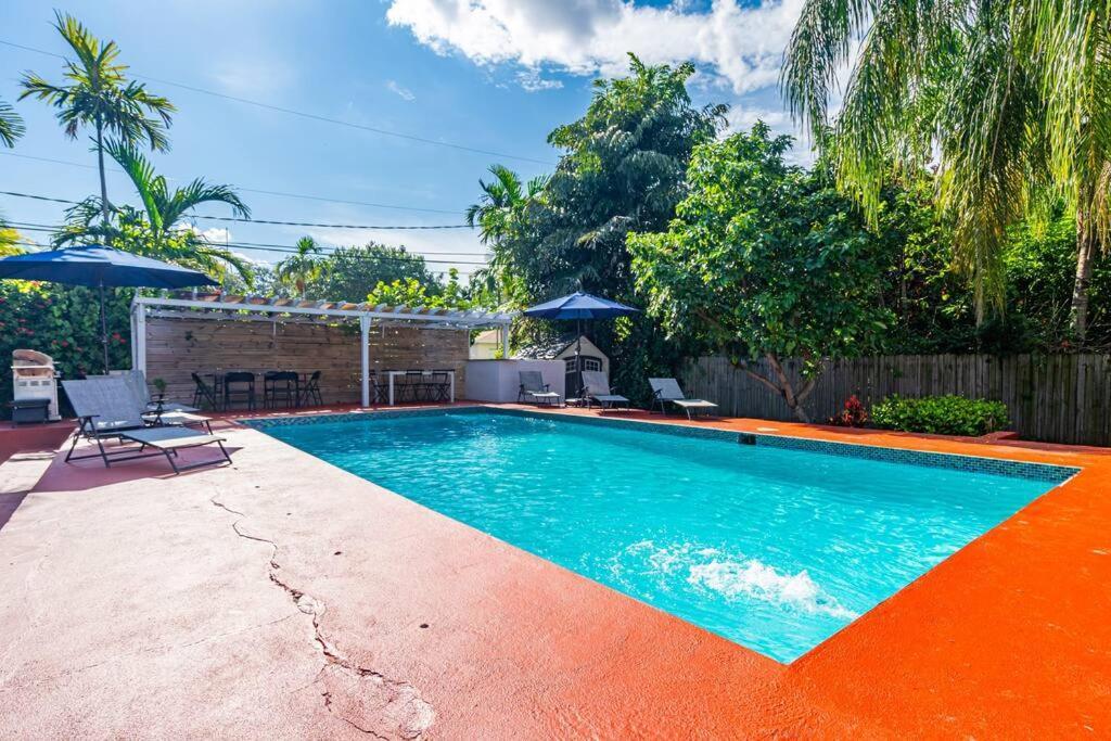 Spacious 3 Bedroom Home With Oversized Pool & Backyard Miami Dış mekan fotoğraf