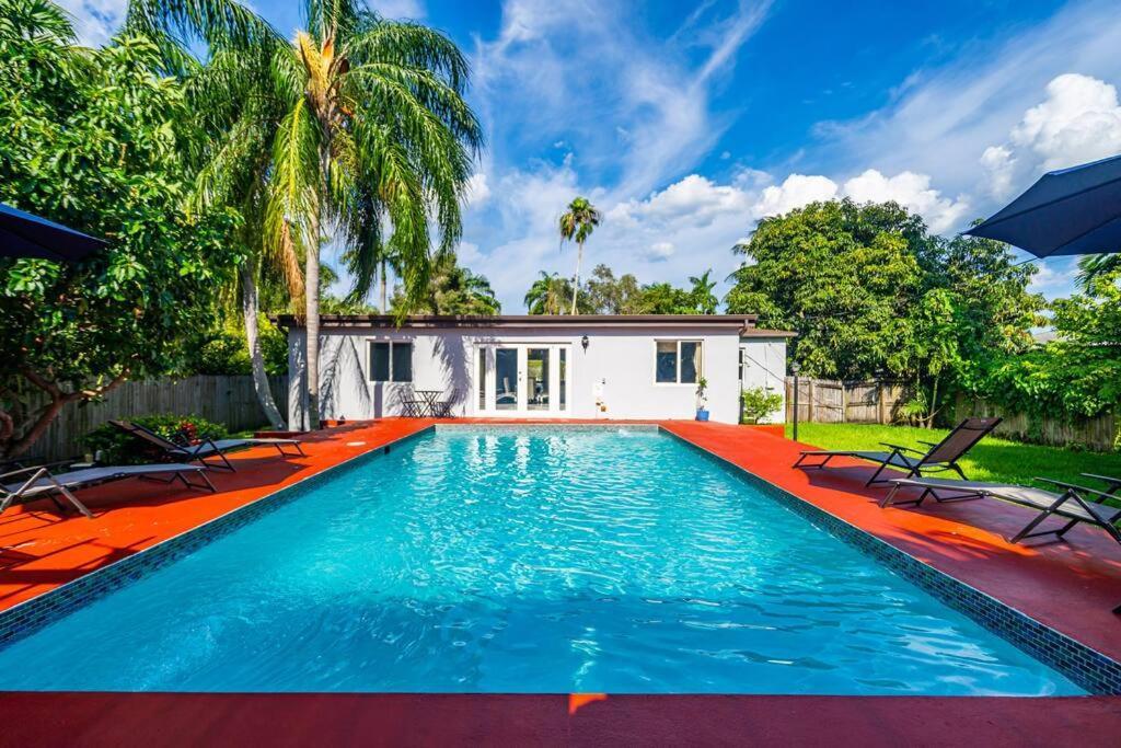 Spacious 3 Bedroom Home With Oversized Pool & Backyard Miami Dış mekan fotoğraf